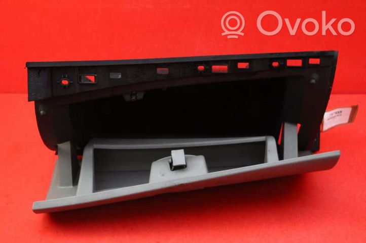 Renault Megane III Glove box 685000007R