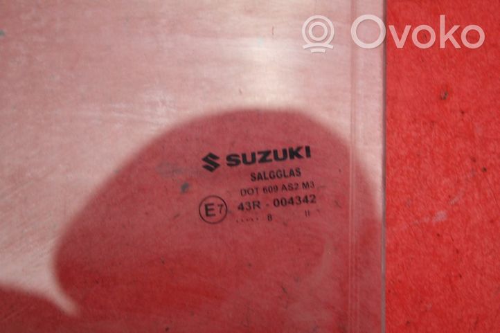 Suzuki Grand Vitara I aizmugurējo durvju stikls SUZUKI