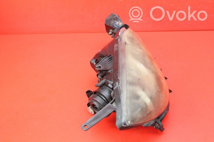 Mazda 3 I Lampa przednia P2951