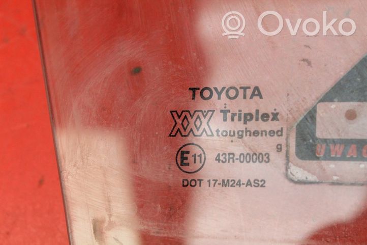 Toyota Carina T190 Vetro del finestrino della portiera anteriore - quattro porte 