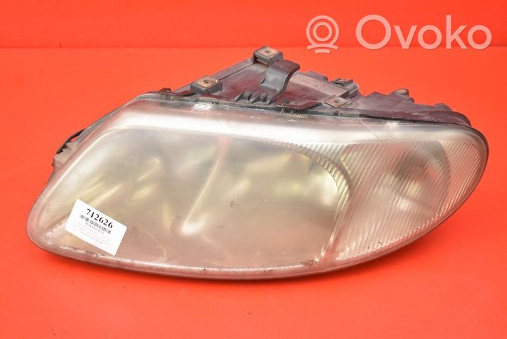 Chrysler Grand Voyager IV Lampa przednia 04857703AB