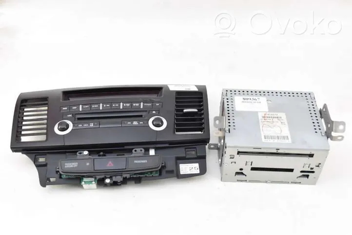 Mitsubishi Lancer VIII Panel / Radioodtwarzacz CD/DVD/GPS 8701A278