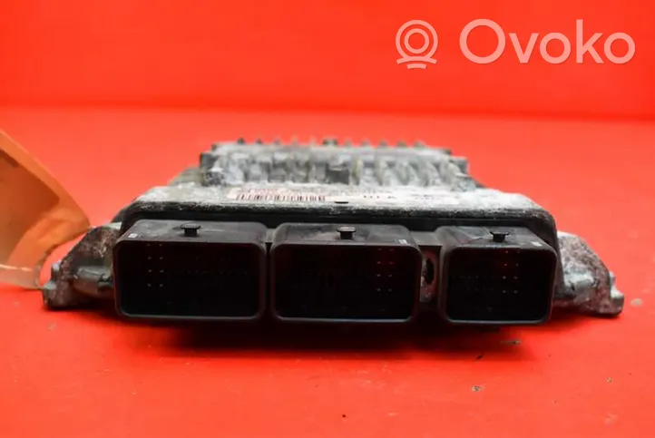 Volvo V50 Komputer / Sterownik ECU silnika 30729065A