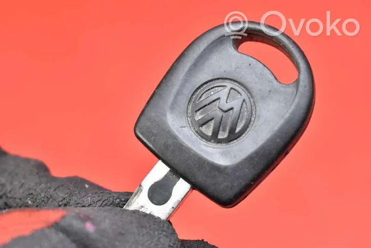 Volkswagen Fox Uchwyt / Rączka zewnętrzna otwierania klapy tylnej / bagażnika 5Z6827774