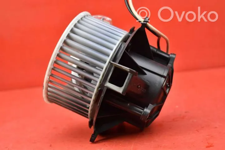 Opel Astra J Ventola riscaldamento/ventilatore abitacolo U7253002