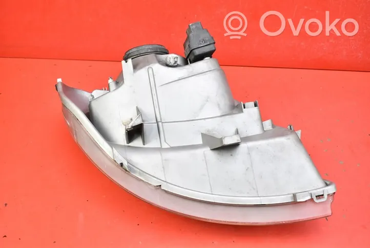 Opel Vivaro Headlight/headlamp 7700311373