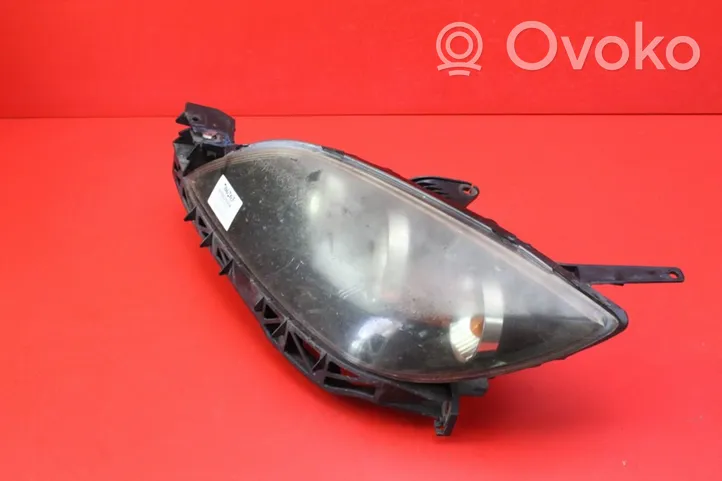 Mazda 3 I Lampa przednia P2951