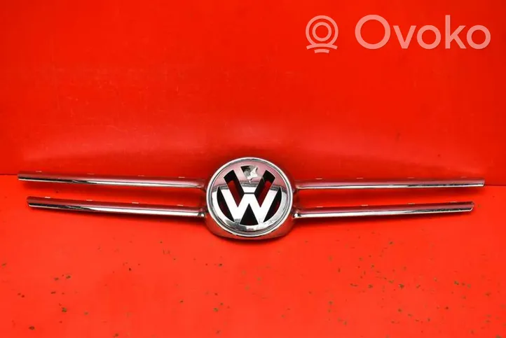 Volkswagen Touareg I Grotelės priekinės 7L6853668