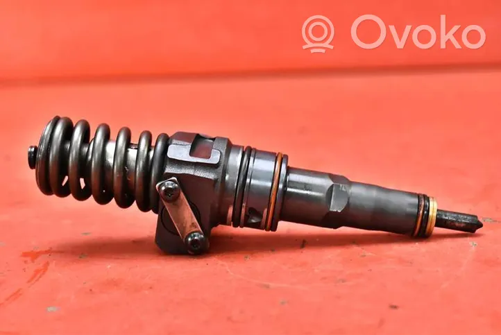 Volkswagen Bora Injecteur de carburant 038130073AL