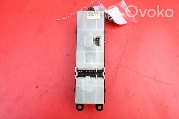 Nissan Note (E11) Electric window control switch 25401-9U10A