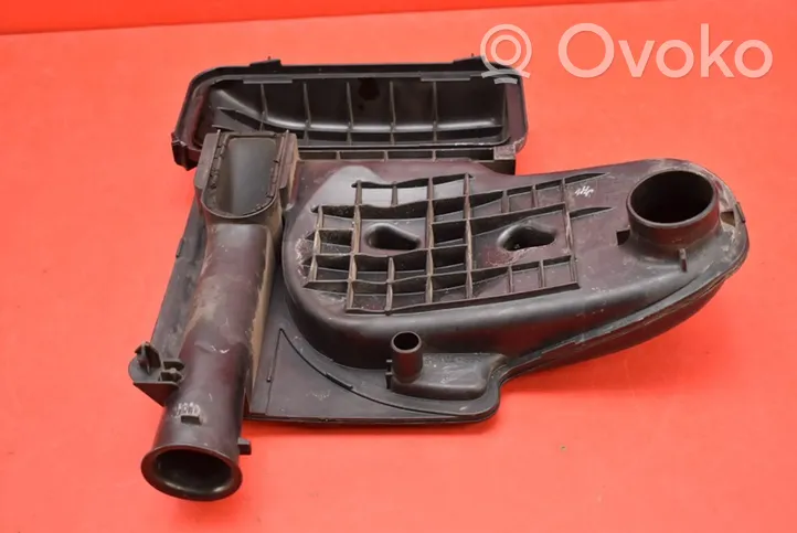 Toyota Yaris Oro filtro dėžė 17705-00020