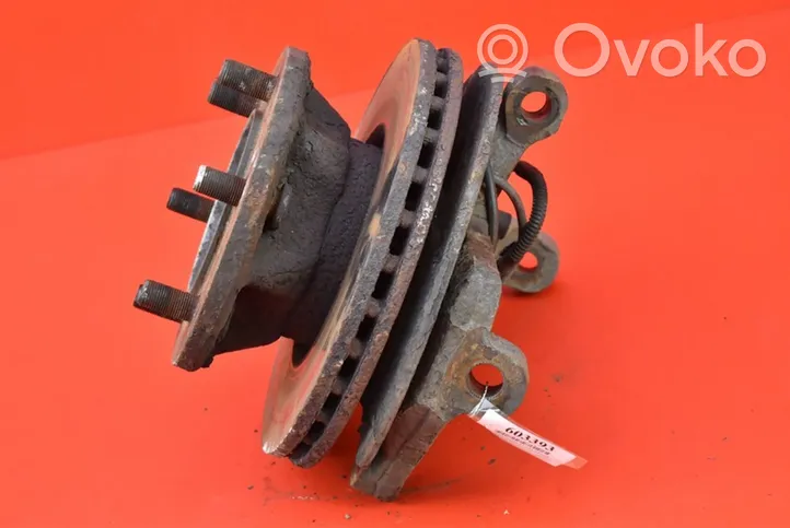 Iveco Daily 35.8 - 9 Fusée d'essieu de moyeu de la roue avant 
