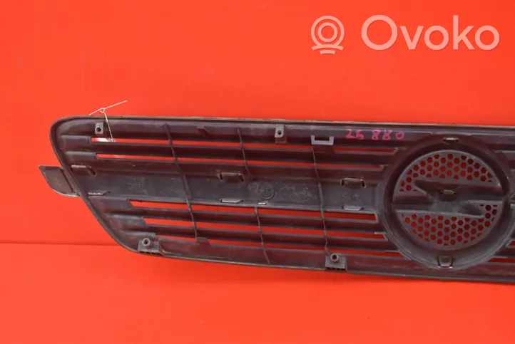 Opel Meriva A Grille de calandre avant 13117843