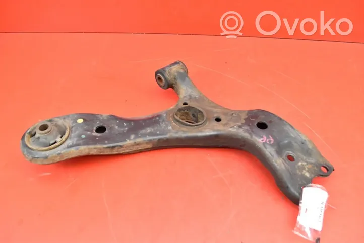 Toyota Corolla Verso E110 Triangle bras de suspension inférieur avant TOYOTA