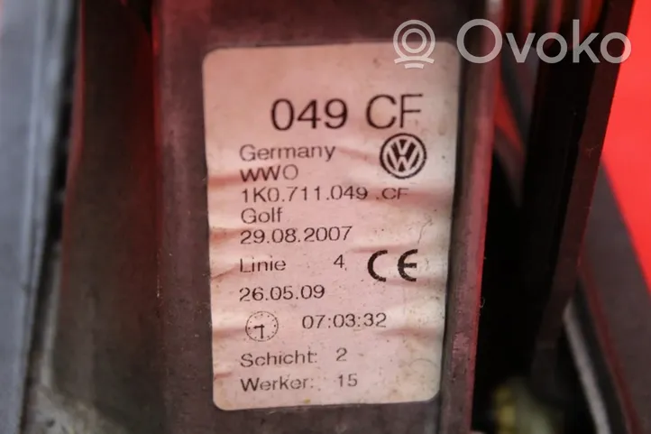 Volkswagen Golf V Drążek zmiany biegów 1K0711049CF