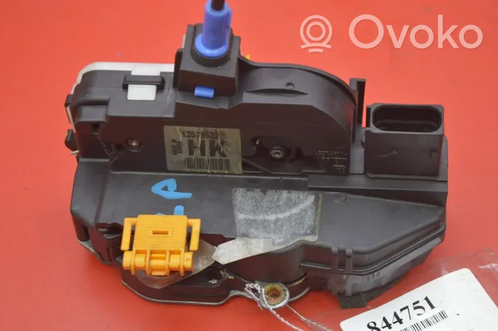 Opel Mokka Front door lock 13579522