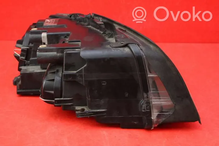 Audi A4 S4 B6 8E 8H Lampa przednia 8E0941003F