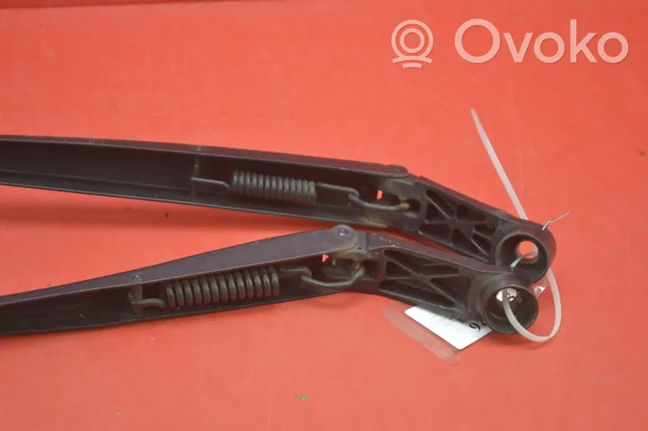 Toyota Auris 150 Front wiper blade arm 3451979