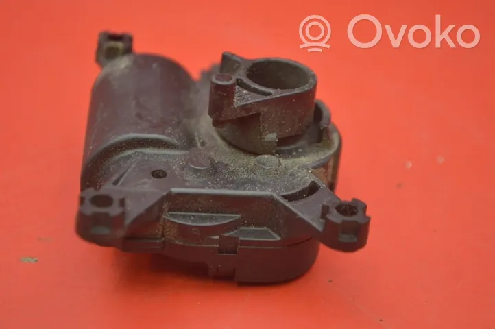 Volkswagen Touareg I Moteur / actionneur de volet de climatisation 52411483R03