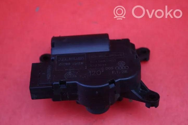 Volkswagen Touareg I Moteur / actionneur de volet de climatisation 52411483R03