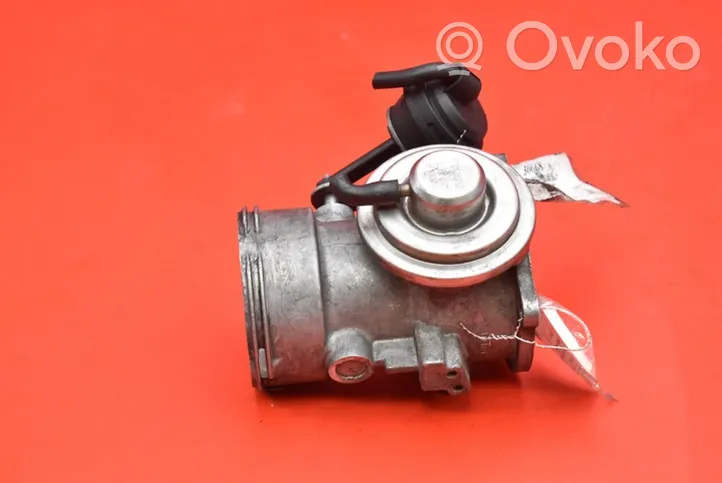 Volkswagen Touareg I EGR valve 070128070F