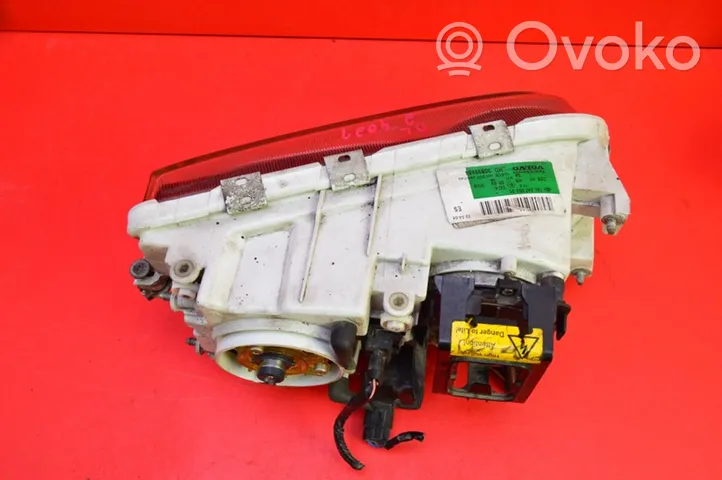 Volvo S40, V40 Lampa przednia 1AL24700231