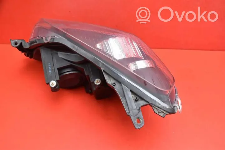 Opel Astra H Lampa przednia 0000