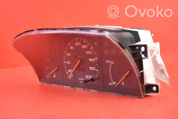 Mazda 626 Speedometer (instrument cluster) GR22D