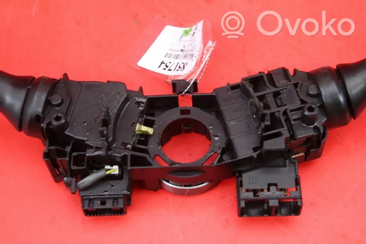 Toyota Avensis Verso Muut kytkimet/nupit/vaihtimet 05190-17F373