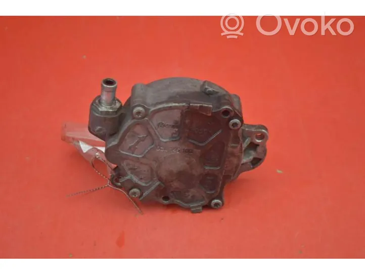 Volkswagen PASSAT B6 Vacuum pump 03L145100F