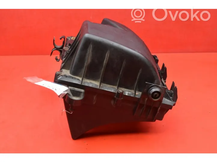 Opel Vectra C Caja del filtro de aire 55350912