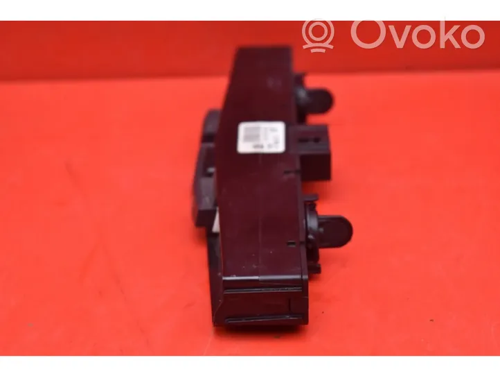 Opel Astra H Hazard light switch 13100105