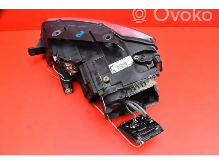 Volkswagen PASSAT B5.5 Lampa przednia 3C0941752G