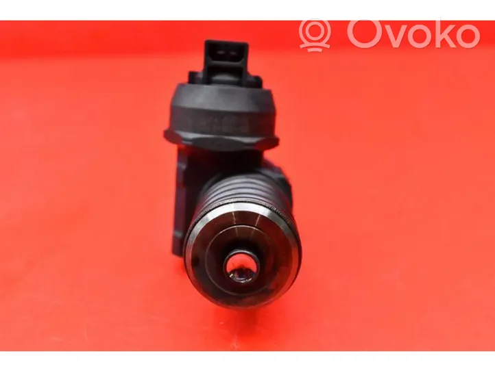 Volkswagen PASSAT B5.5 Fuel injector 03G130073G