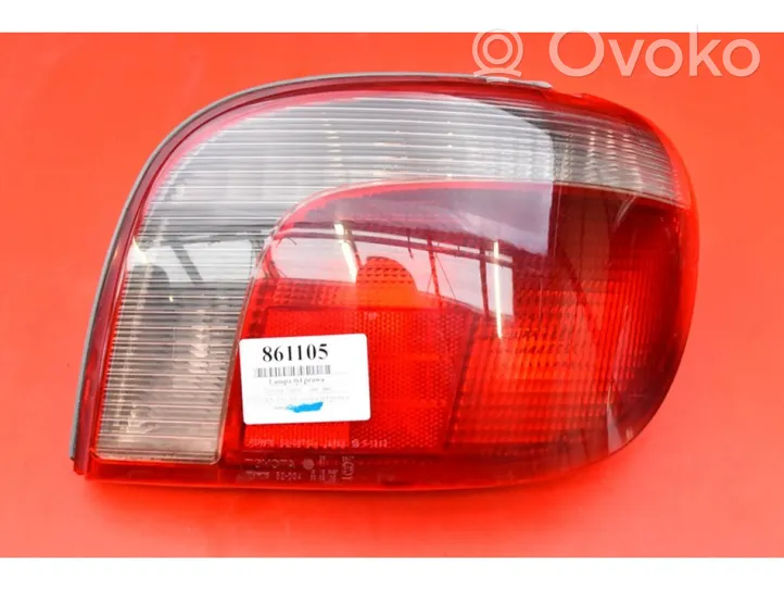 Toyota Yaris Verso Luz trasera/de freno 52-004