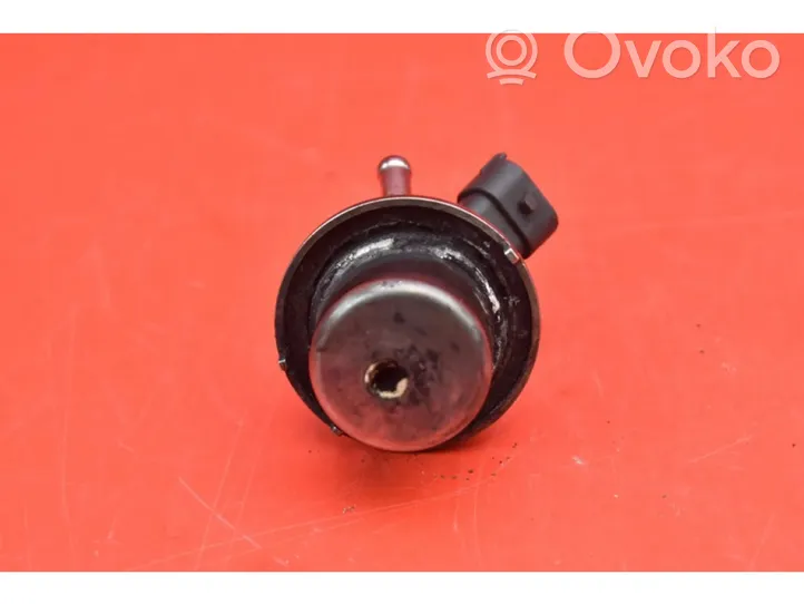 BMW 5 F10 F11 Inyector de combustible 8514448