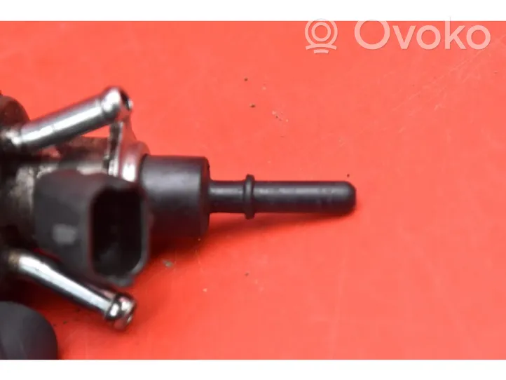 BMW 5 F10 F11 Inyector de combustible 8514448