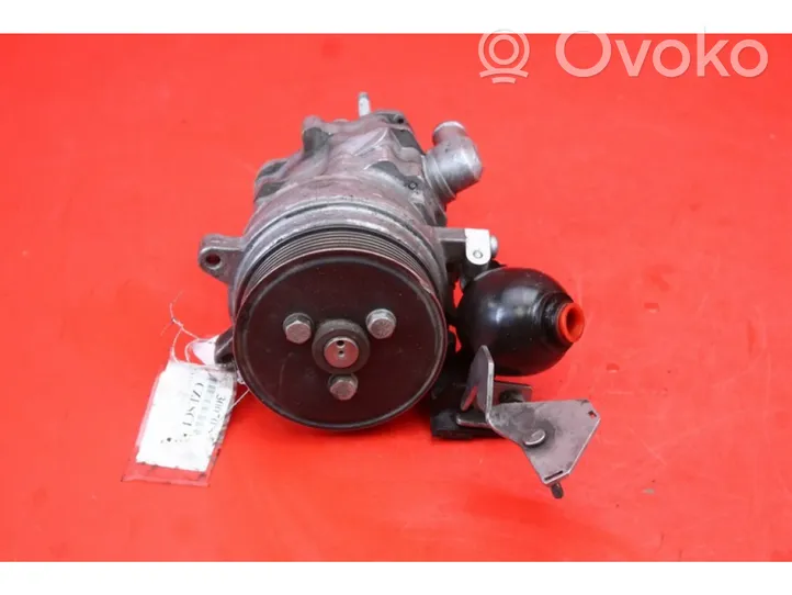 BMW 7 E38 Power steering pump 6760070-05