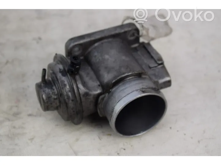 BMW 5 E39 EGR valve 712247177