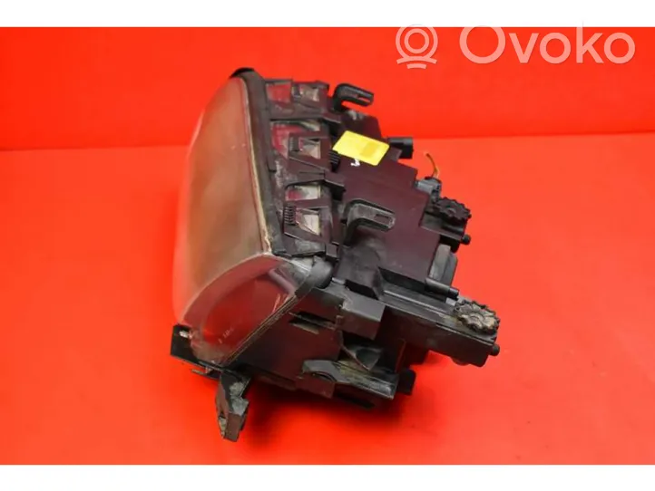 BMW 3 E36 Lampa przednia 8361947