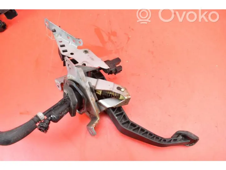 Ford Kuga I Accelerator throttle pedal 3M51-2467-AR