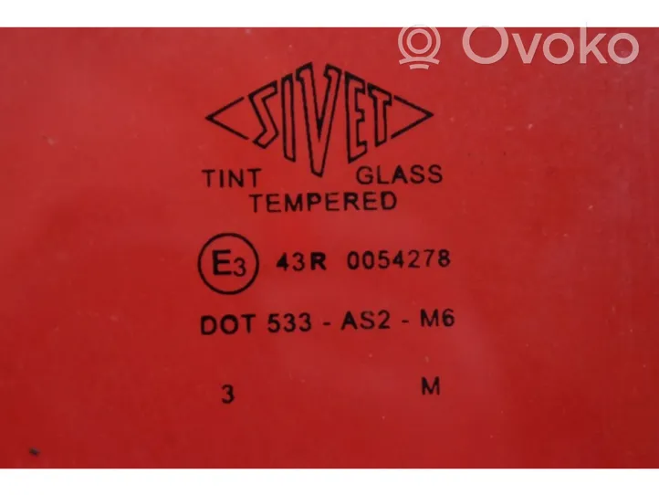 AC 428 Pagrindinis priekinių durų stiklas (keturdurio) MICROCAR
