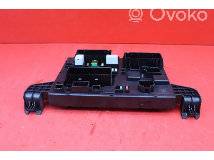 Opel Astra J Set scatola dei fusibili 13449201