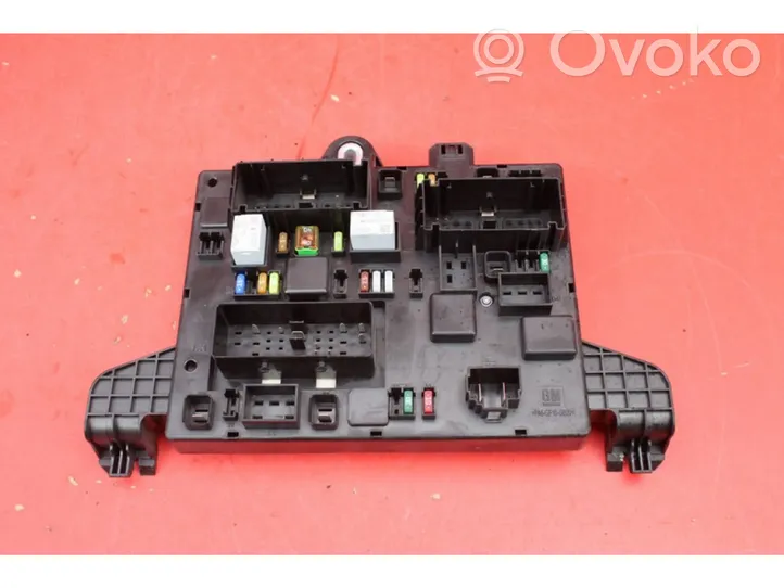 Opel Astra J Set scatola dei fusibili 13449201