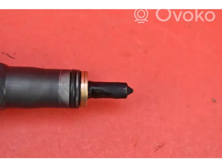 Volkswagen PASSAT B5.5 Fuel injector 038130073J