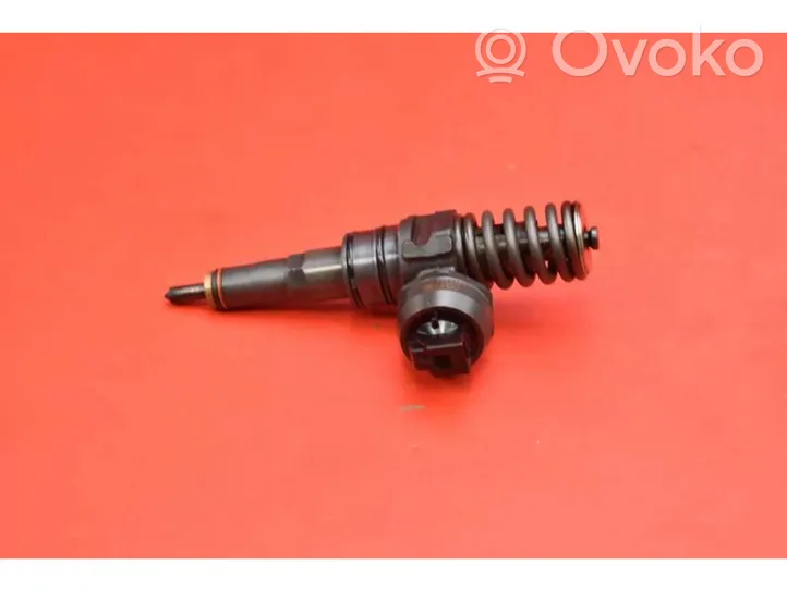 Volkswagen Golf V Injecteur de carburant 038130073BN