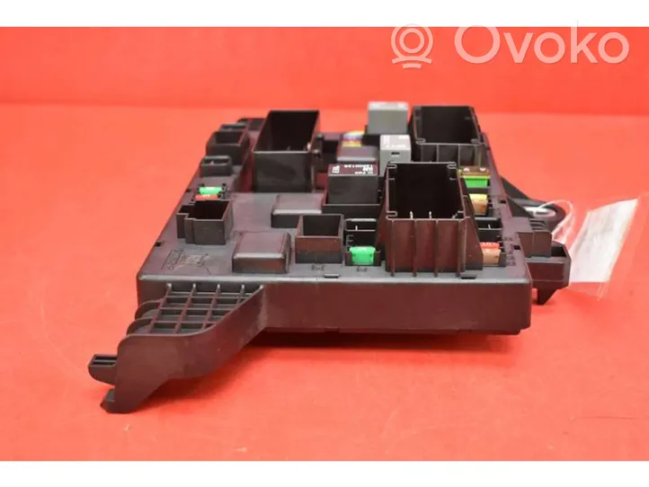 Opel Astra H Fuse box set 13302301