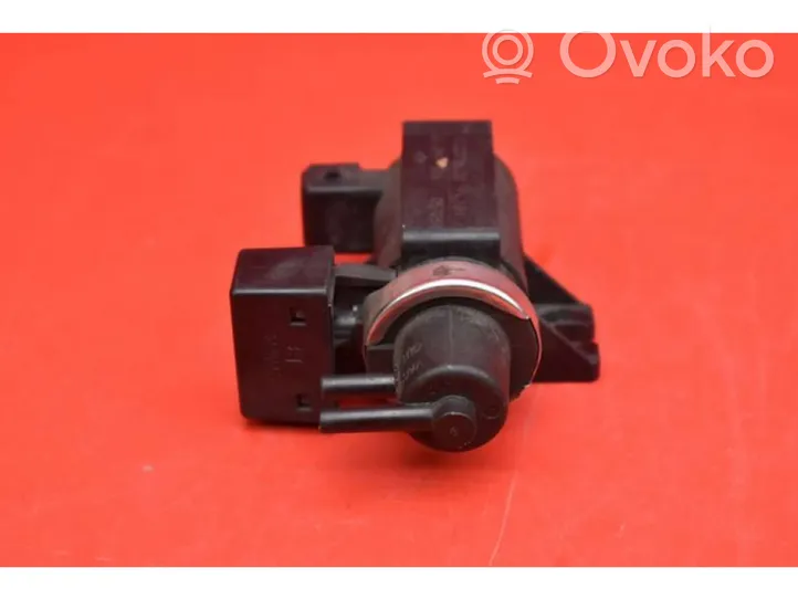 BMW X3 E83 Vacuum valve 2247906