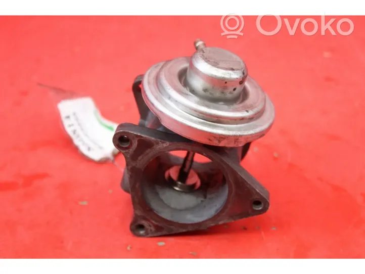 Volkswagen Golf IV Soupape vanne EGR 038129637D