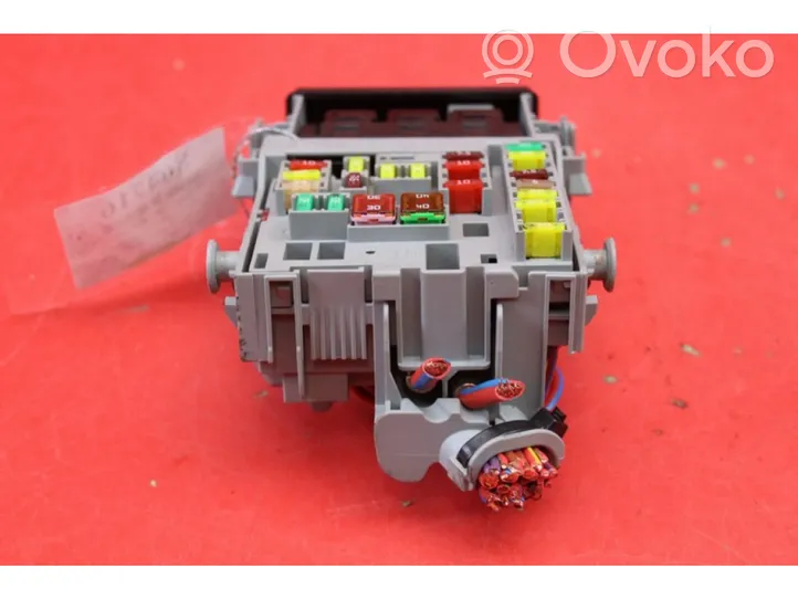 Opel Astra H Fuse box set 13222786